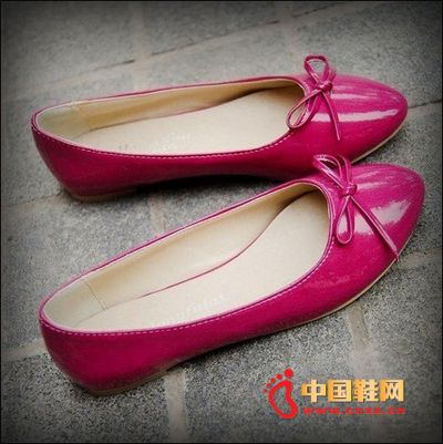 引领潮流的时尚女鞋，2012最新款之选