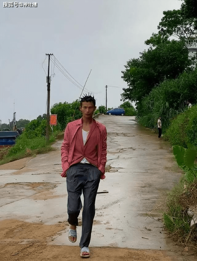 型男行走乡村，最新视频重磅推荐，感受别样魅力的乡村之旅！