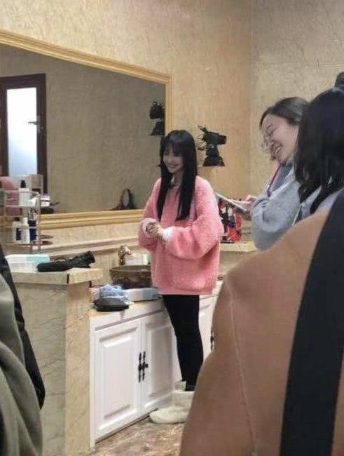 郑爽最新综艺节目，自然美景探索之旅的治愈之旅