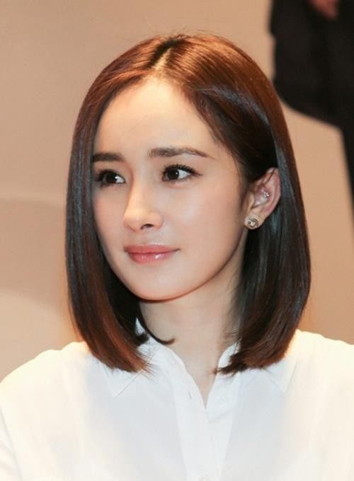 杨幂在明日之子中的时尚造型，变化的力量与自信的魅力