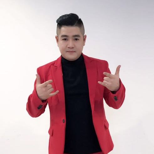 王龙演员的日常，舞台之外的爱与陪伴