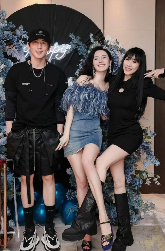 女明星曝光图片，小巷深处的星光秘密揭秘