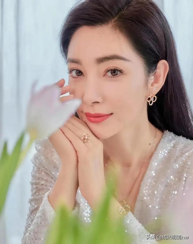 李冰冰多面发展演艺事业，最新动态揭秘！