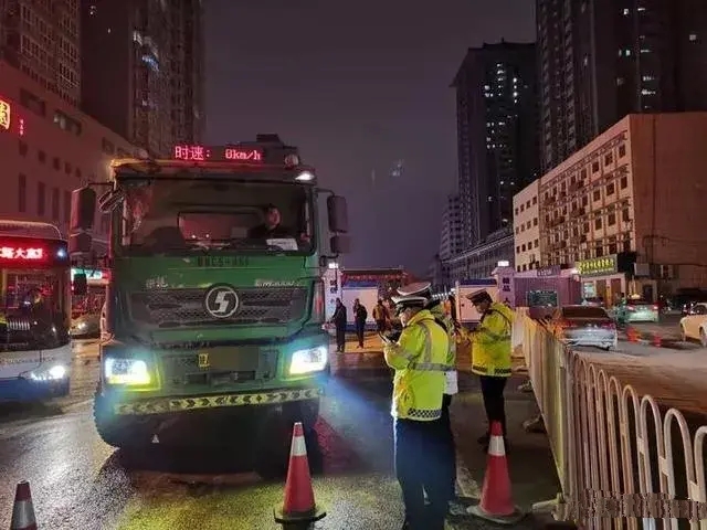 西安渣土车新规下的隐秘小巷美食探秘之旅