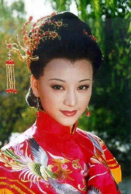 演员张蕾的彩色日常，爱与陪伴的温馨时光揭秘