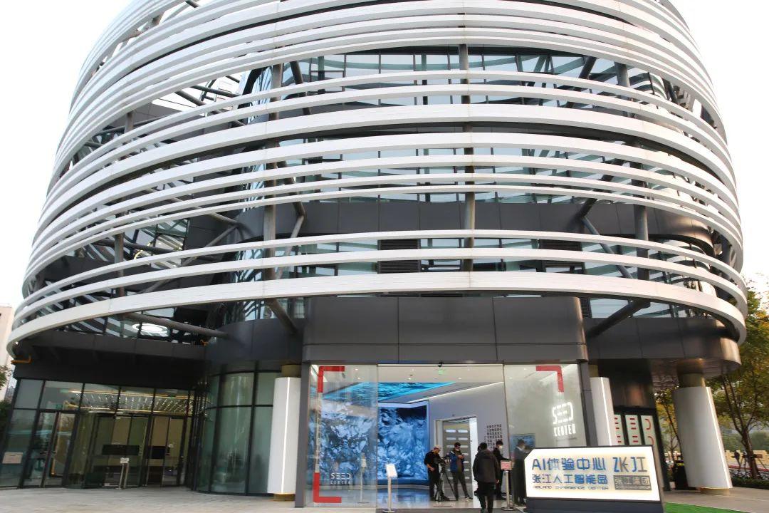 新场中优广场最新动态引发城市发展热议