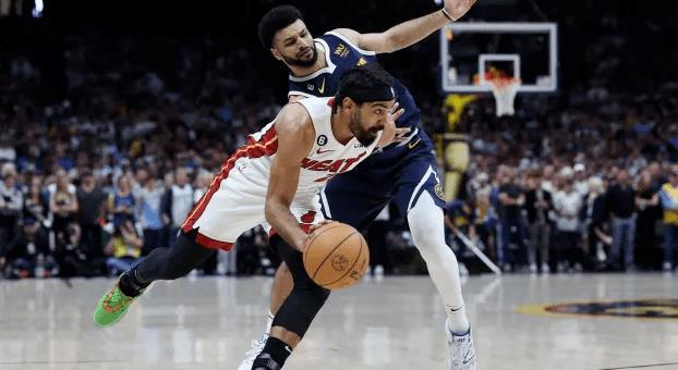 NBA赛场风云，变化、自信与成就感的励志之旅
