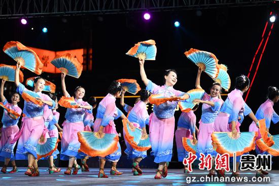 全国广场舞比赛，舞动中的温情纽带，展现风采的力量传递纽带