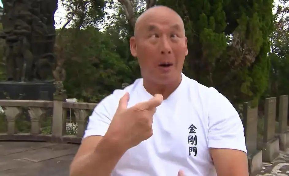 演员炳，炸裂演技，魅力四射的风采